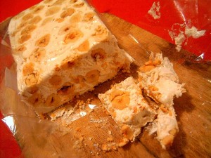 Miele nocciole e mandorle da Nord a Sud: il torrone