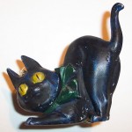 Un gatto di ceramica "anti-sfortuna"