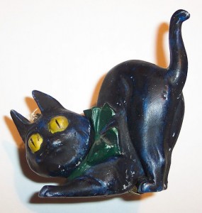 Un gatto di ceramica "anti-sfortuna"