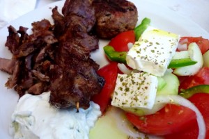 La Grecia nel piatto: Gyros, feta e verdure