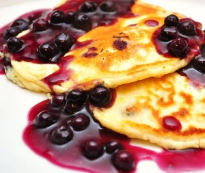 1024px-Blueberry_pancakes_(1)