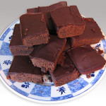 800px-Chocolate_brownies_without_table